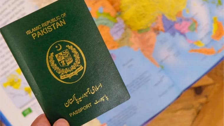 یکم جولائی سے پاسپورٹ دفاتر میں نقد فیس وصولی کا نظام ختم، آن لائن ادائیگی ہوگی