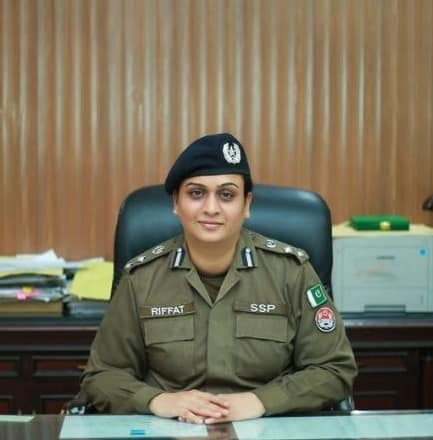 پنجاب پولیس کے سینئر افسر پاکستانی خواتین کے لیے رول ماڈل بن گئ
