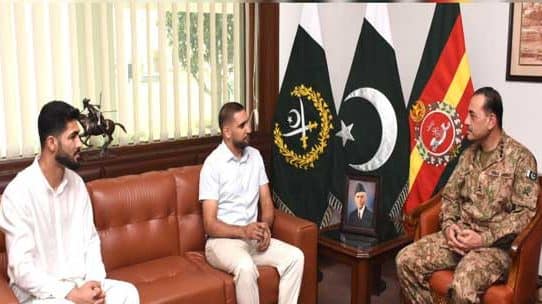 آرمی چیف کی باکسر عامر خان اور مارشل آرٹس چیمپئن شاہ زیب سے ملاقات