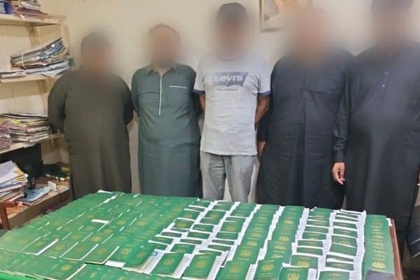 ایف آئی اے نے انسانی اسمگلنگ میں ملوث 5 ملزمان گرفتار کرلیے ، 187 پاسپورٹس برآمد