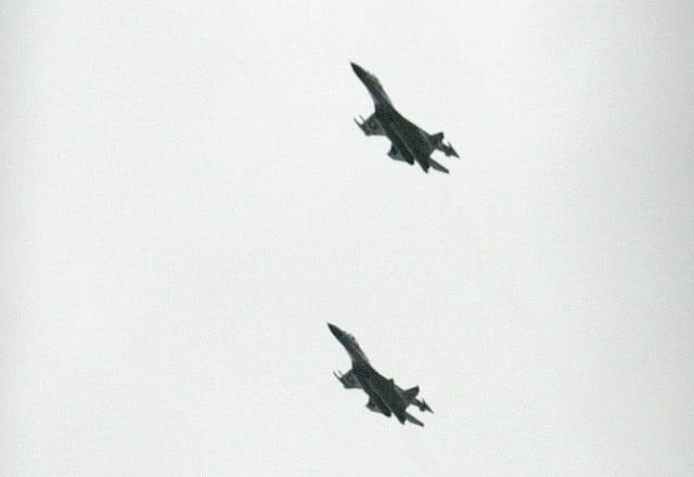 دو فوجی طیارے دوران پرواز ٹکرا گئے