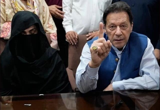 عمران خان اور بشریٰ بی بی کیخلاف نیا توشہ خانہ ریفرنس احتساب عدالت میں دائر