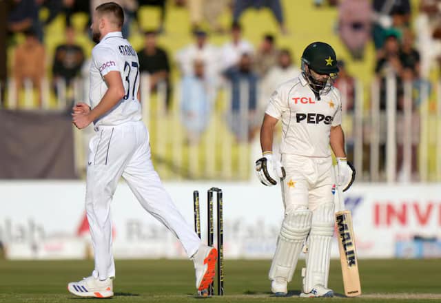 پنڈی ٹیسٹ کا پہلا روز، انگلش ٹیم 267 رنز پر ڈھیر، 73 پر 3 شاہین بھی پویلین لوٹ گئے