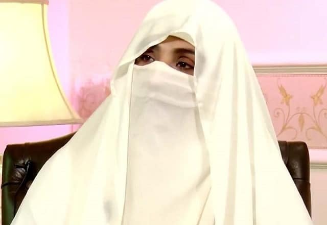 بشریٰ بی بی کی سیاست میں باضابطہ انٹری