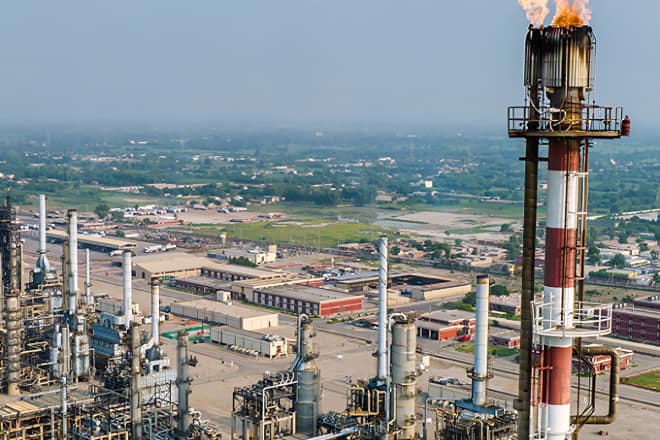 کراچی: سرکاری لائن سے تیل چوری