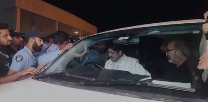 .شیر افضل مروت گرفتار