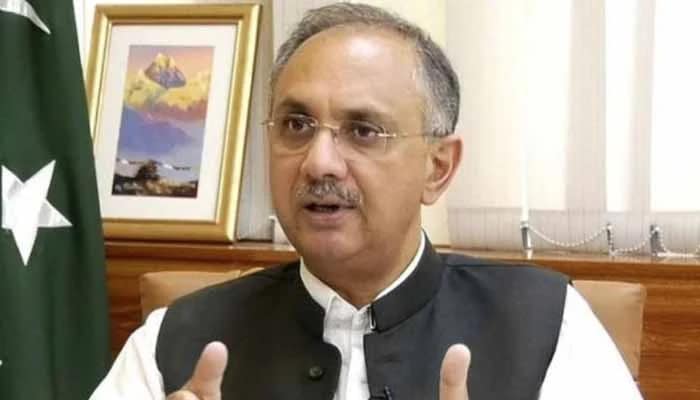 عمرایوب ڈٹ گئے،معافی مانگنے سے انکار