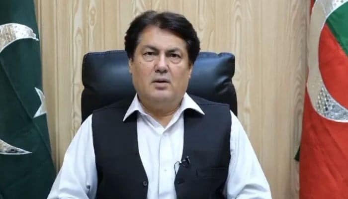 حکومت احتجاج موخر کرانے کیلئے بار بار رابطہ کر رہی ہے، بیرسٹر سیف