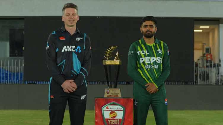 پاکستان بمقابلہ نیوزی لینڈ T20I سیریز کی ٹرافی کی رونمائی کر دی گئی۔ Trophy for Pakistan vs New Zealand T20I series unveiled