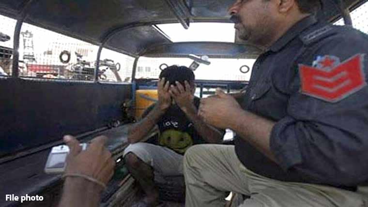 پولیس مقابلہ، ایک ڈاکو ہلاک، ساتھی گرفتار، 4 فرار:حیدر آباد