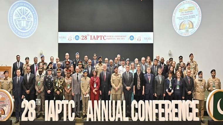 کشمیریوں، فلسطینیوں کے حالات بہت کچھ کرنے کا پیغام دیتے ہیں: آرمی چیف