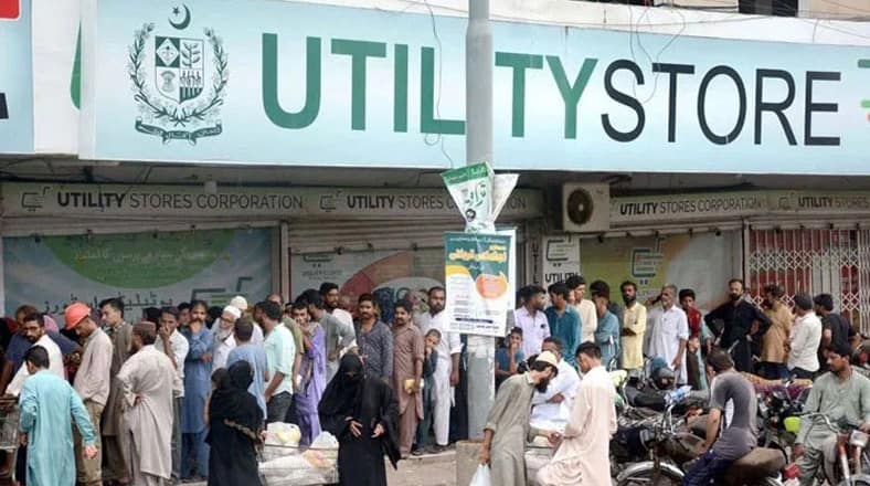 یوٹیلیٹی اسٹورز ملازمین کا ہیڈ کوارٹر کے باہر دھرنا