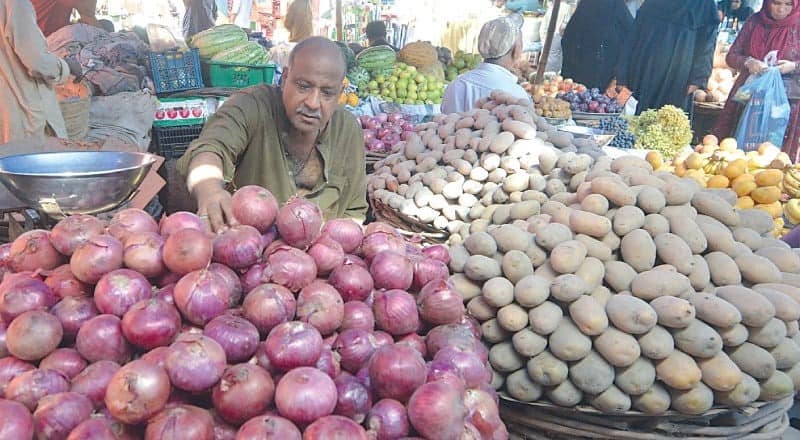عید قریب آتے ہی پیاز، آلو سمیت کئی سبزیاں مہنگی، برائلر کی قیمت بھی آسمان پر چلی گئی