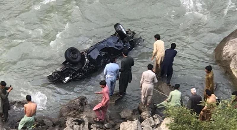 آزادکشمیر میں مسافروں سے بھری گاڑی دریائے نیلم میں جا گری
