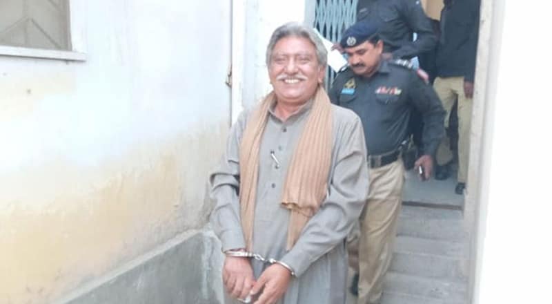 سابق مشیرِ وزیرِاعلیٰ سندھ کی گاڑی سے چرس اور کلاشنکوف برآمد ہونے پر گرفتار