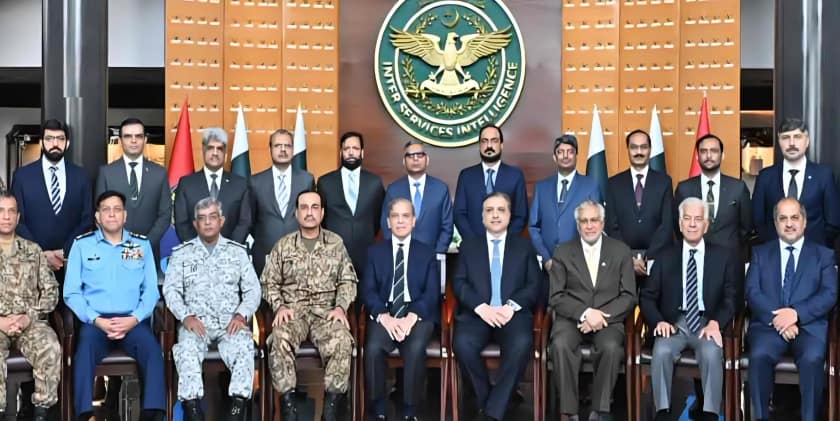 وزیر اعظم کا آئی ایس آئی ہیڈ کوارٹرز کا دورہ، ملکی صورتحال پر بریفنگ دی گئی