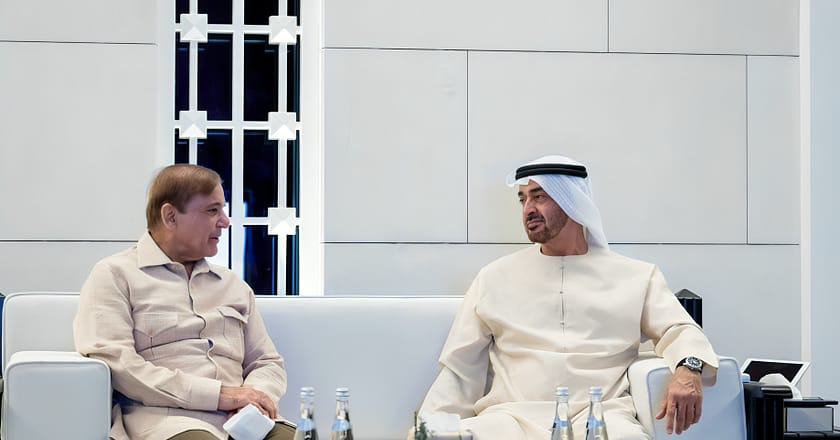 وزیراعظم سرکاری دورے پر متحدہ عرب امارات روانہ