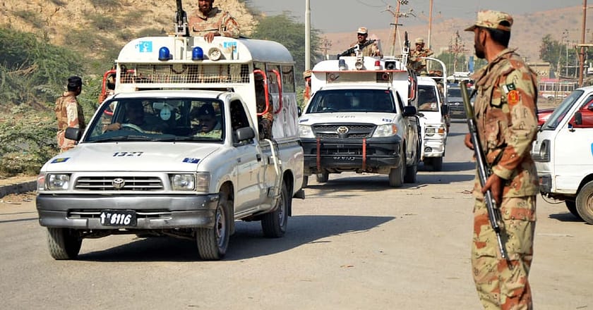 گیل پور کچے میں ڈاکوؤں نے ایک گھر پر لانچر سے حملہ