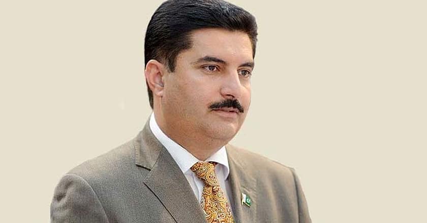 گورنر خیبرپختونخوا فیصل کریم کنڈی کا وزیرِ اعلیٰ علی امین گنڈاپور سے استعفے کا مطالبہ