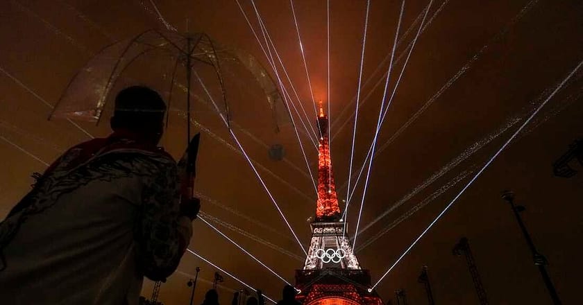 دریائے سین میں پیرس اولمپکس کی افتتاحی تقریب