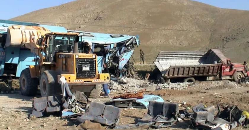 ایران: پاکستانی زائرین کی بس کو حادثہ، 35 افراد جاں بحق