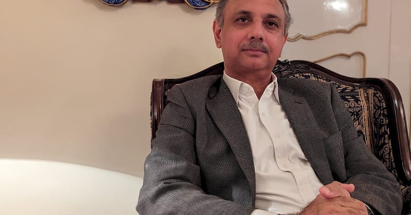 کسی وقت بھی گرفتار ہو سکتا ہوں: عمر ایوب