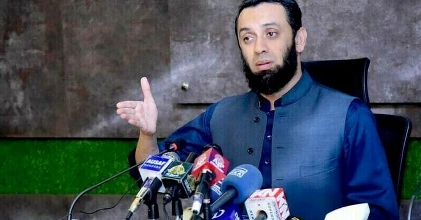 ایک پارٹی پارلیمان میں موجود ہی نہیں اسے مخصوص نشستیں کیسے دی جاسکتی ہیں. عطا تارڑ