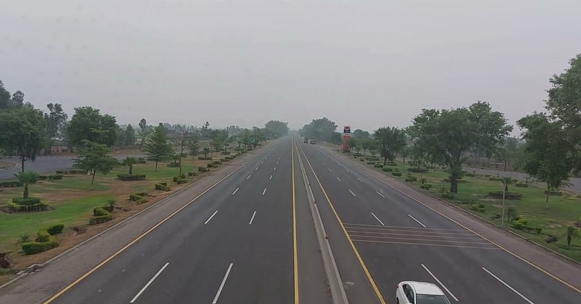 موٹر وے پر بچے اور خواتین سمیت 4 لاشیں برآمد