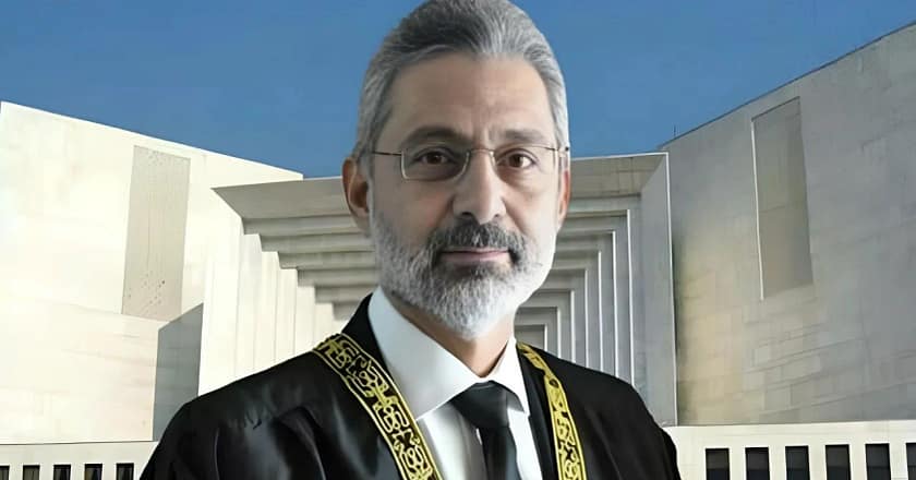 چیف جسٹس قاضی فائز عیسیٰ اور وکیل اسلامک یونیورسٹی کے درمیان تلخ کلامی ۔