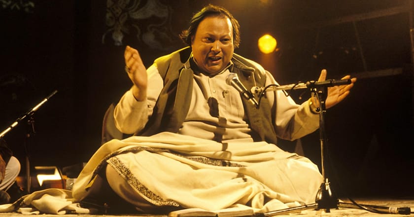 استاد نصرت فتح علی خان کی آج 76 ویں سالگرہ منائی جا رہی ہے۔