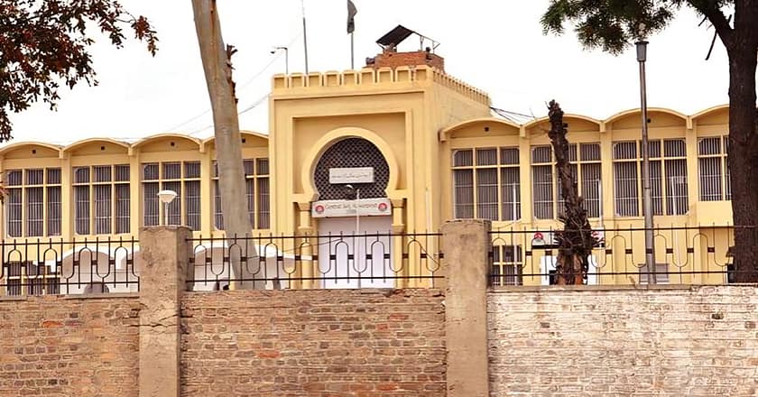 اڈیالہ جیل کے ڈپٹی سپرنٹنڈنٹ سمیت 5 ملازمین کو فارغ کر دیا گیا ہے۔