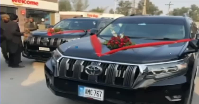 فیصل آباد: پولیس نے باراتیوں کی شکل میں احتجاج میں جانے والے پی ٹی آئی کارکنوں کو گرفتار کر لیا