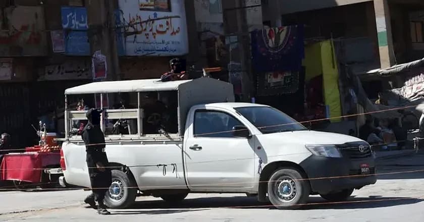 کار سوار ملزمان کی پولیس پر فائرنگ، اشتہاری گرفتار