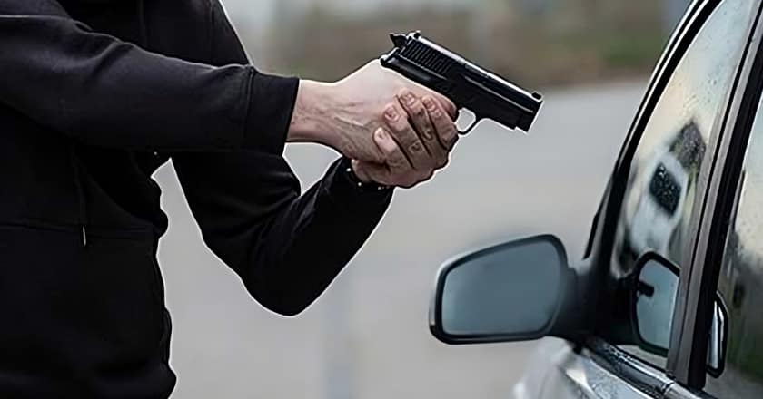 خانیوال میں ڈاکوؤں نے تاجر سے ساڑھے 6 کروڑ لوٹ لئے