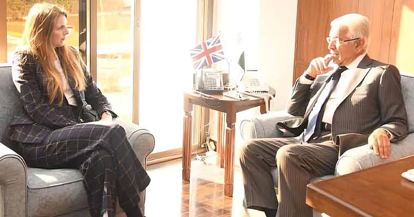 برطانوی ہائی کمشنر جین میریٹ کی وزیر دفاع خواجہ محمد آصف سے ملاقات