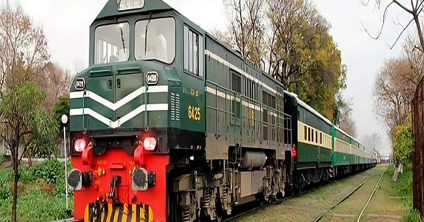 ریلوے میں 15 ہزار ملازمتیں ختم کرنے کا فیصلہ کر لیا گیا