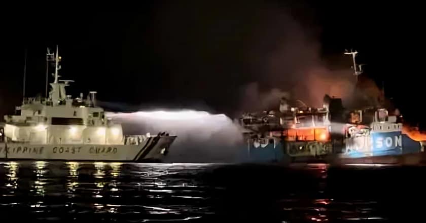 فلپائن میں بحری جہاز میں آتشزدگی سے 2 افراد ہلاک