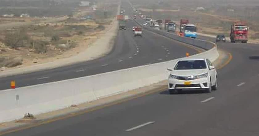 پاکستان کوسٹ گارڈز کی کارروائی: بھاری مقدار میں غیر ملکی شراب برآمد