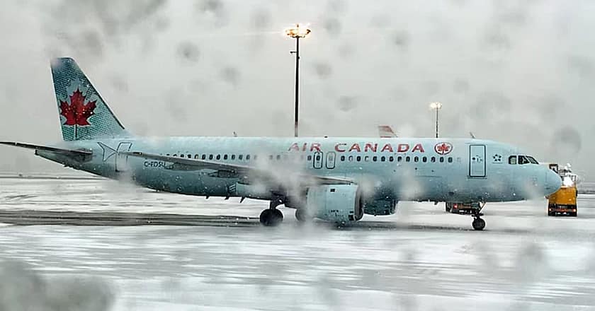 کینیڈا میں برف باری، 150پروازیں منسوخ