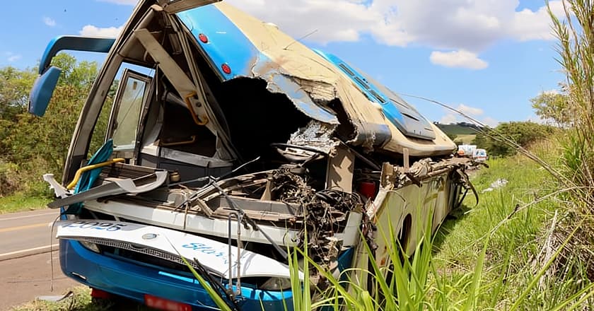 برازیل: بس ٹرک سے ٹکرا گئی، 12 طلباء ہلاک