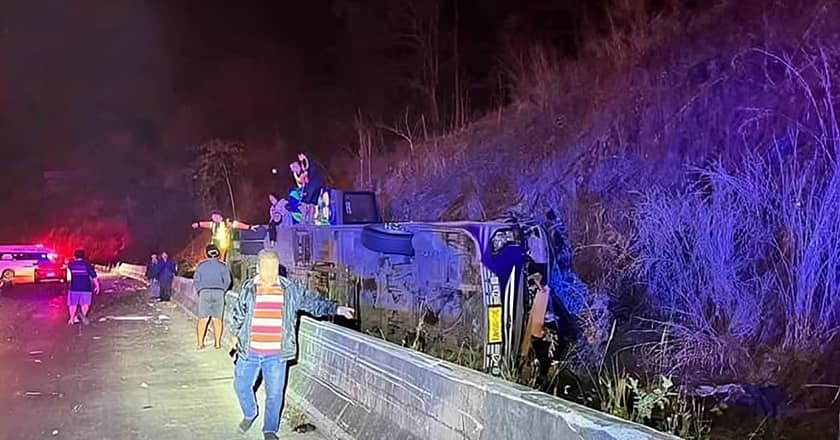 تھائی لینڈ: سرکاری افسران کی بس پہاڑ سے نیچے گر گئی، 18 افراد ہلاک