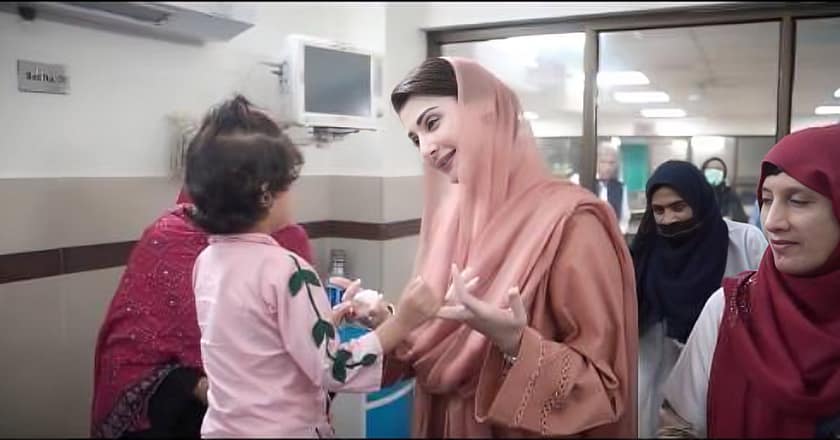 حکومت پنجاب کا منفرد”آغوش“پروگرام: کمسن بچوں کی ماؤں، حاملہ خواتین کو 23 ہزار روپے دینے کا اعلان