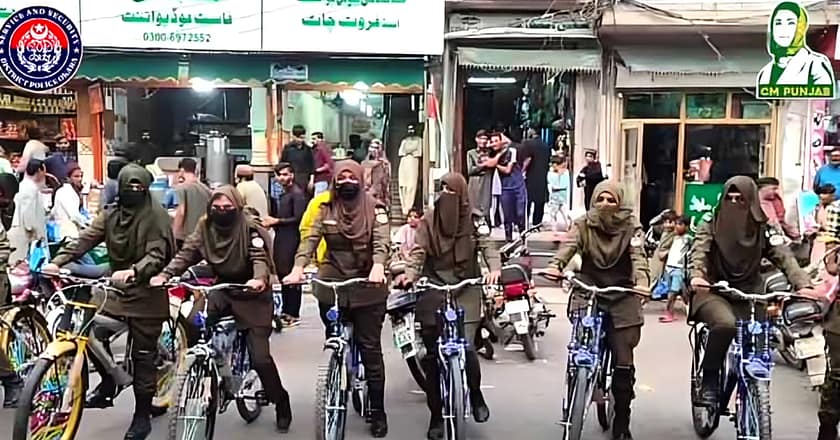 عید کی خریداری میں مصروف خواتین کی حفاظت کیلئے لیڈی پولیس اسکواڈ تعینات