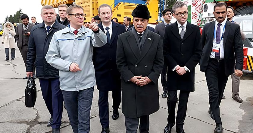 منسک: وزیراعظم کا ہیوی مشینری اور گاڑیاں تیار کرنیوالی فیکٹری بیلاز کا دورہ