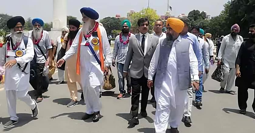 بھارتی شہریوں کے واہگہ بارڈر سے واپس جاتے ہوئے پاکستان زندہ باد کے نعرے