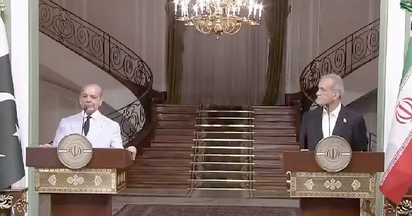 پاکستان خطے میں امن وسلامتی کی خاطر بات چیت کیلئے تیار ہے: وزیراعظم