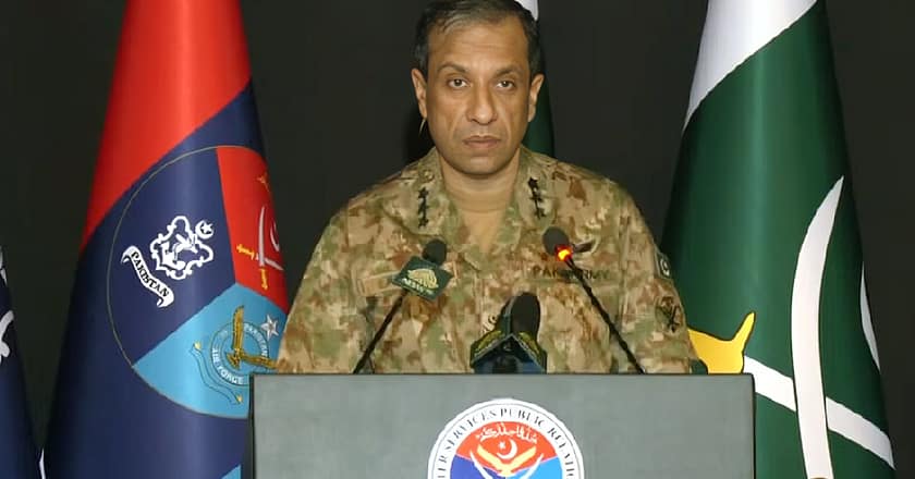 مسلح افواج پوری طرح چوکس، بھارت دنیا کے امن کو خطرے میں ڈال رہا ہے: پاک فوج