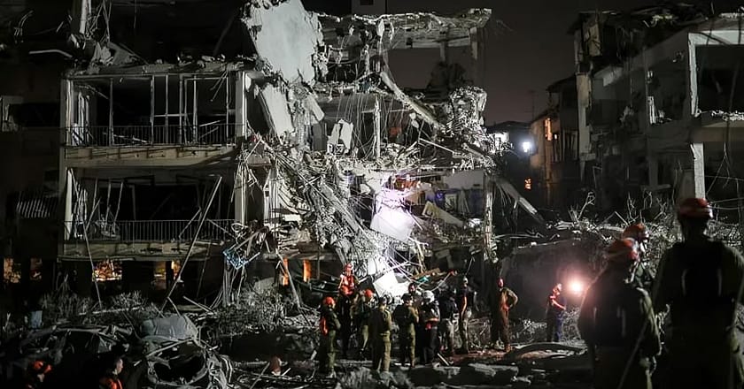 ایران کا بھرپور جواب: اسرائیل دھماکوں سے گونج اٹھا، 7 ہلاک، متعدد عمارتیں تباہ