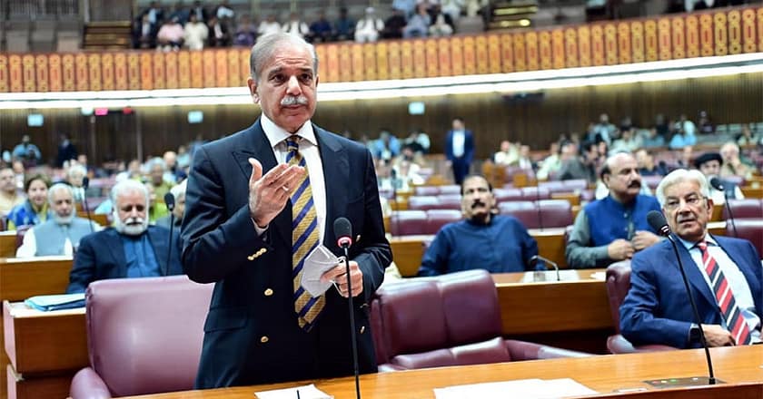 اپوزیشن سے کہتا ہوں آئیں میثاقِ جمہوریت کی طرف بڑھیں: وزیرِ اعظم